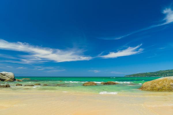 หาดภูเก็ตอีกสถานที่ที่สวยงามไม่แพ้กัน หาดกะรน