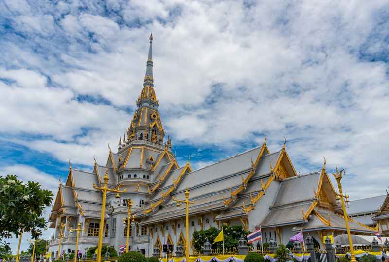 วัดโสธรวรารามวรวิหาร ที่เที่ยวฉะเชิงเทรายอดนิยมสำหรับเหล่าสายมูฯ