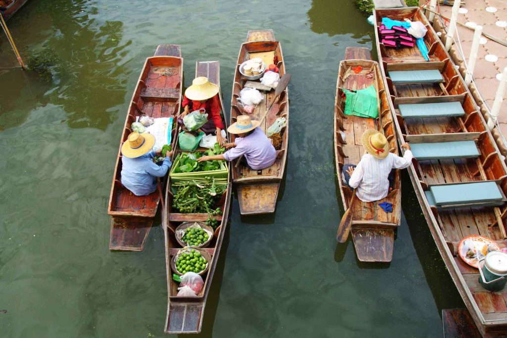 เรือขายของที่ตลาดน้ำใน กทม.